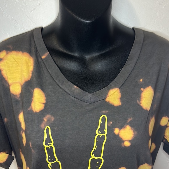 Like Love Creep it Real peace skeleton hand Tee S - Picture 6 of 11